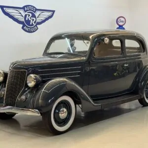 Ford V8 De Luxe Tudor Sedan